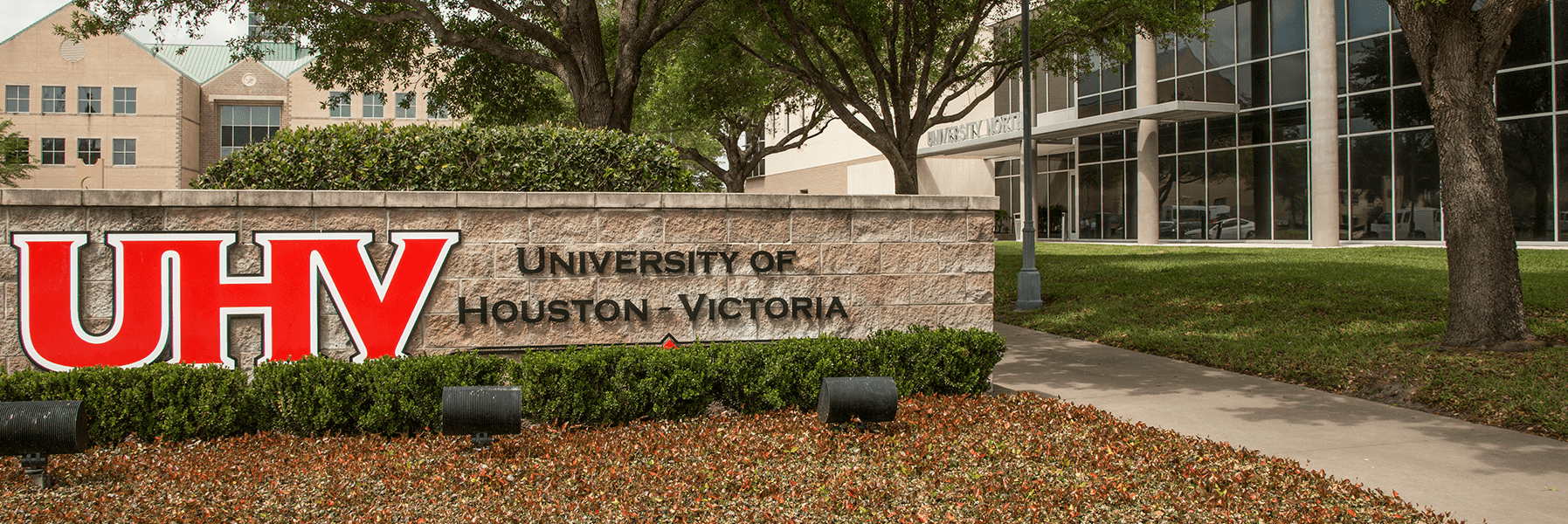 UHV sign at entrance to campus.