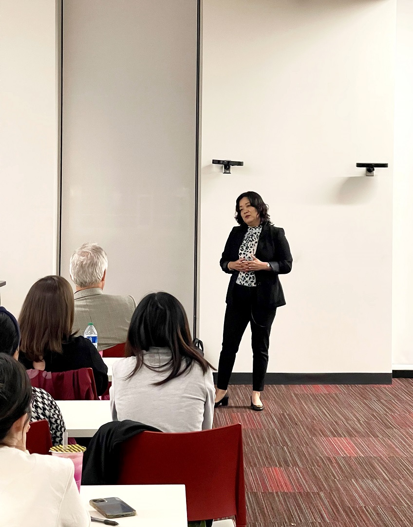 Huandong “Mary” Faris, CFO, Grocery Services Inc. presenting at UHV College of Business Dean’s Distinguished Speaker series.
