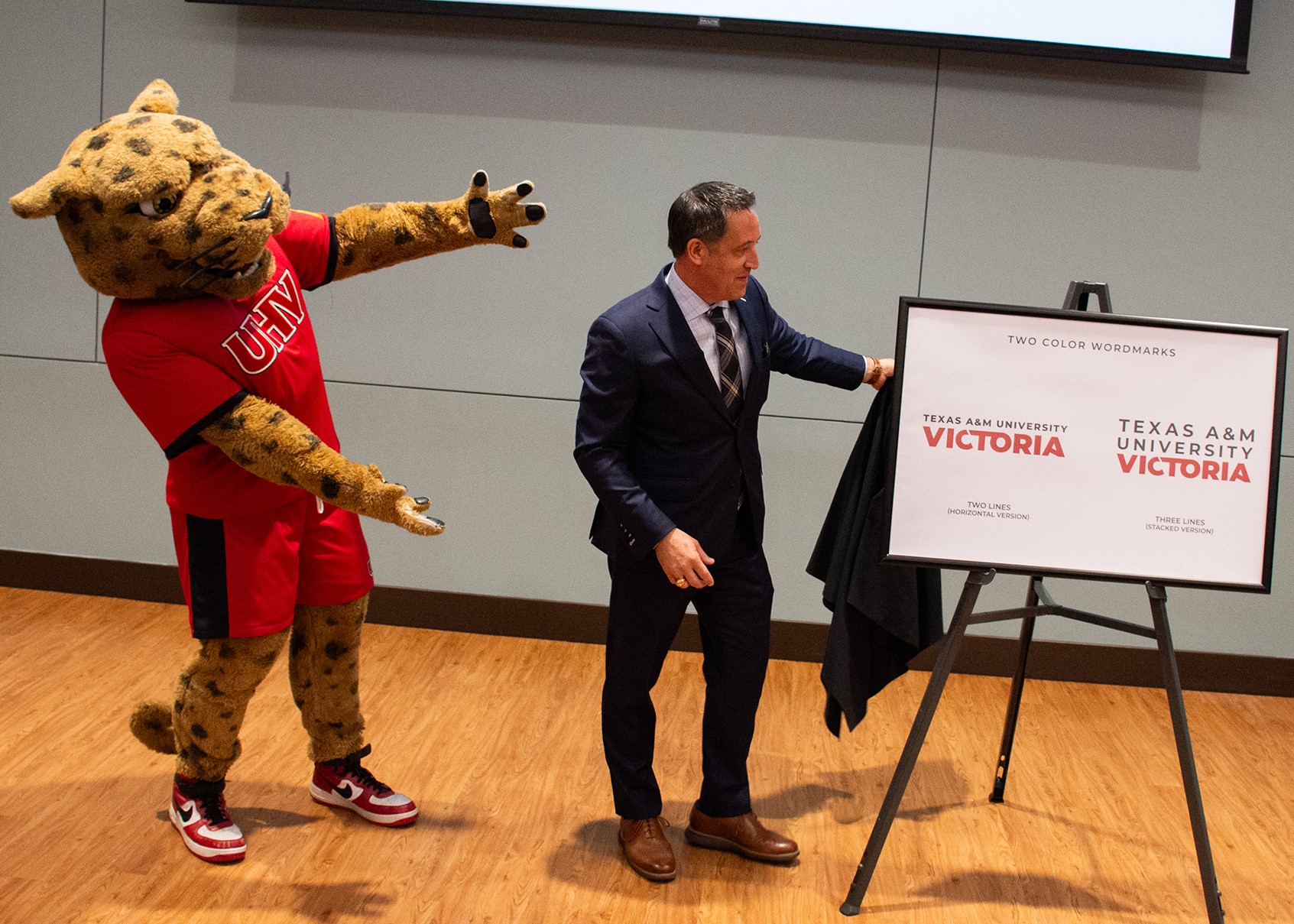 Glenn Hegar and jaX unveil the new Texas A&M University-Victoria logos.