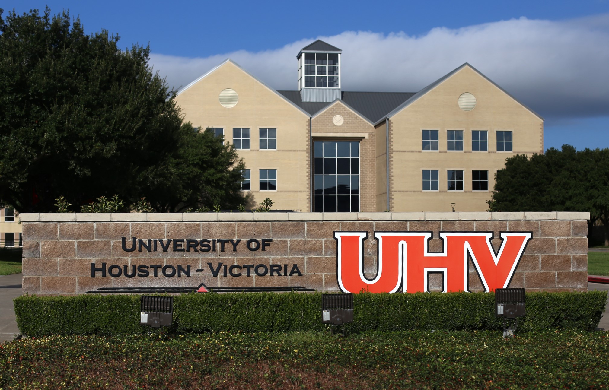 Photo of UHV sign and UHV Center Building