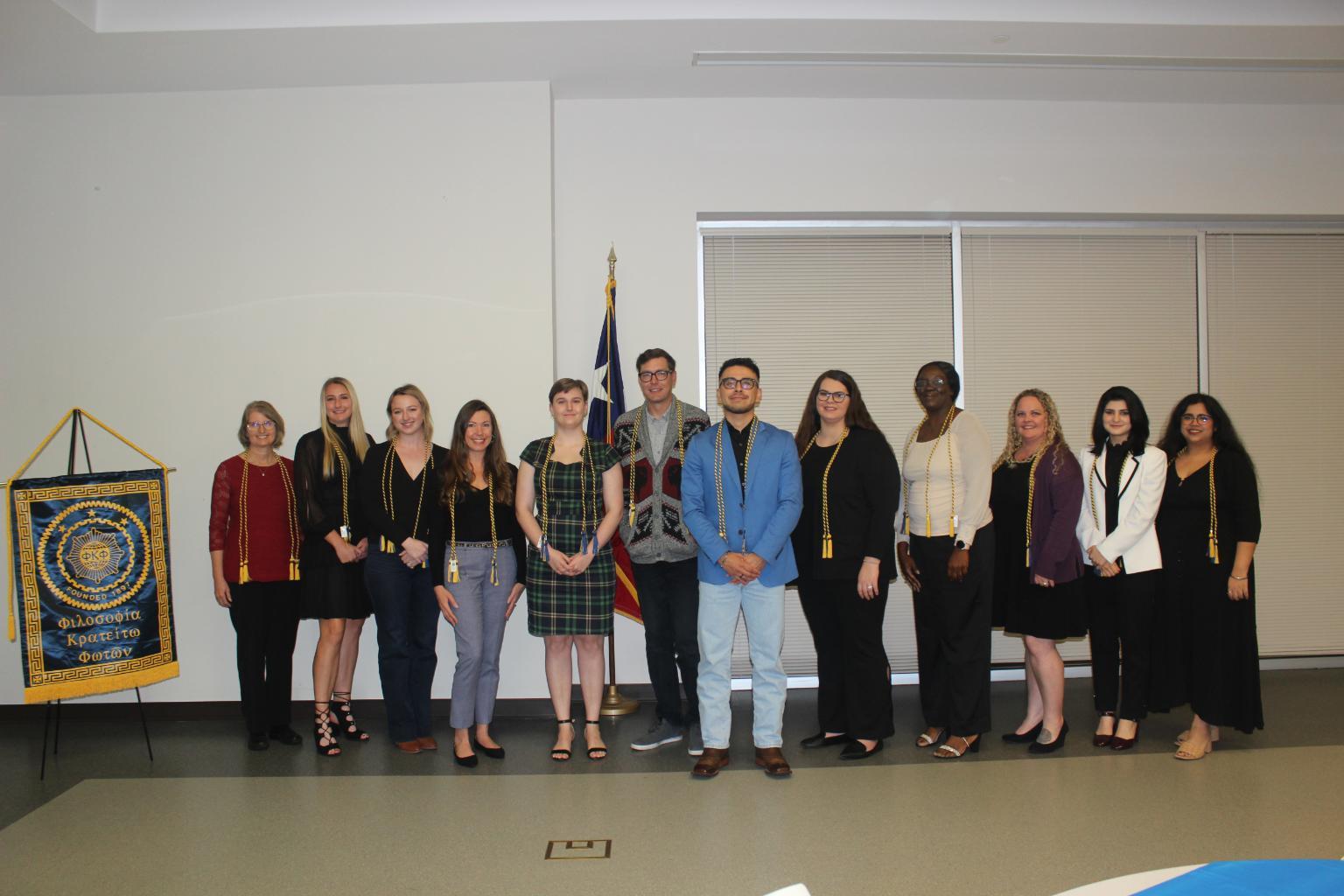 12 UHV students posing for a picture
