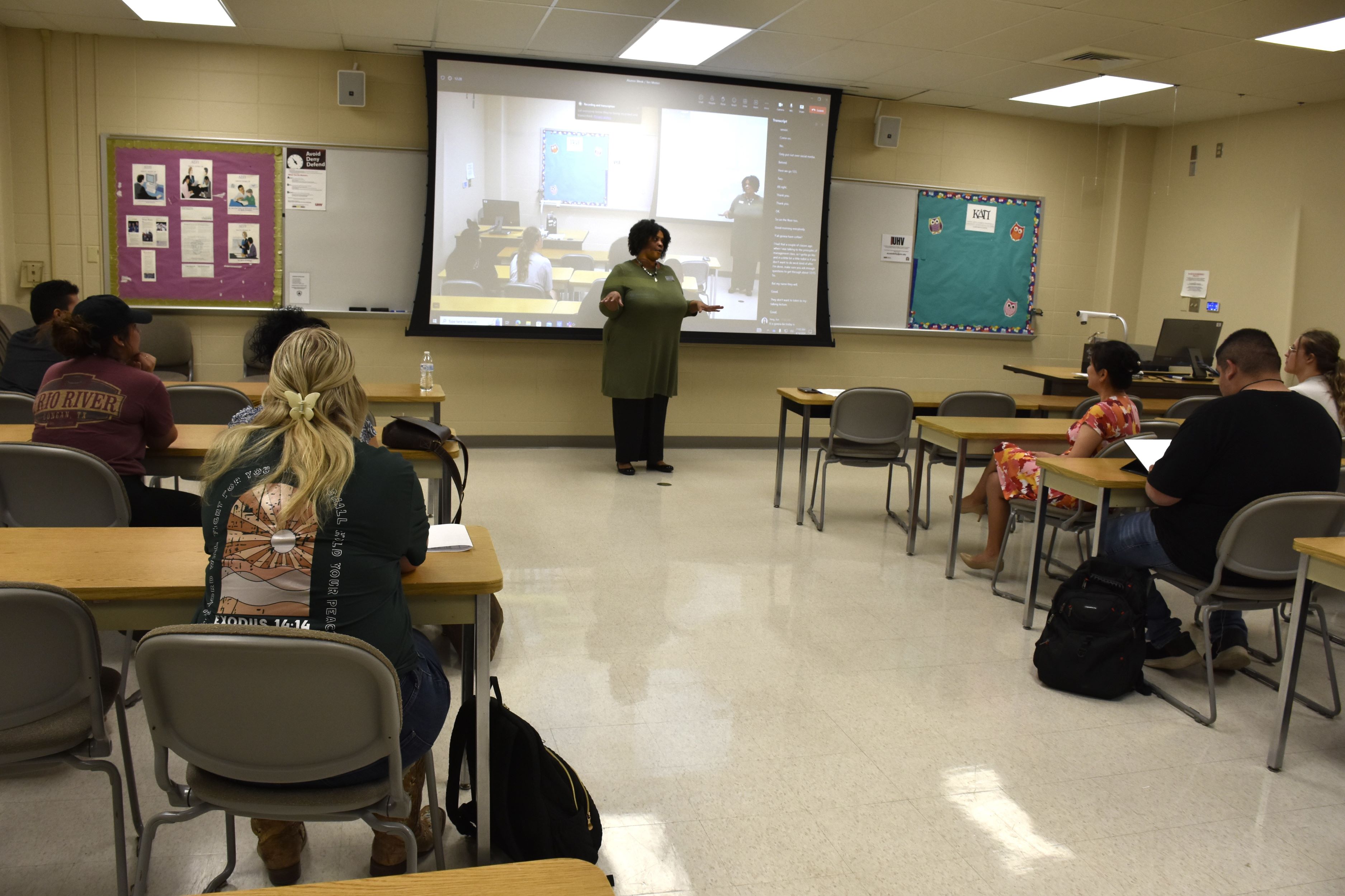 Teri Moten speaks to a class of UHV business students.